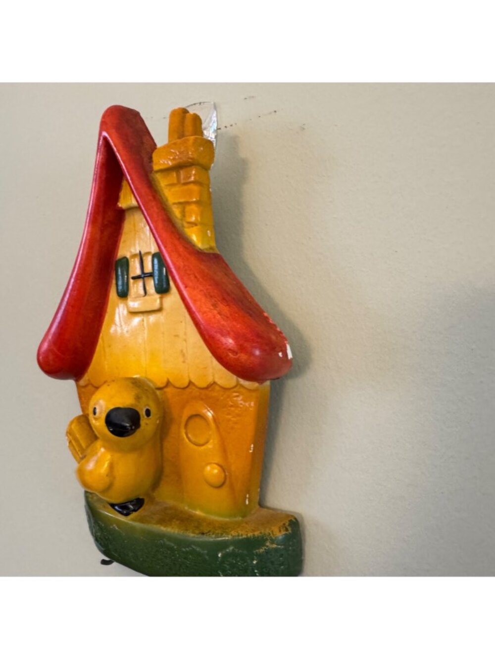 VTG Hand-Painted Wall Hook With Birdhouse Design Yellow Bird Green Base Red Roof - Picture 4 of 10